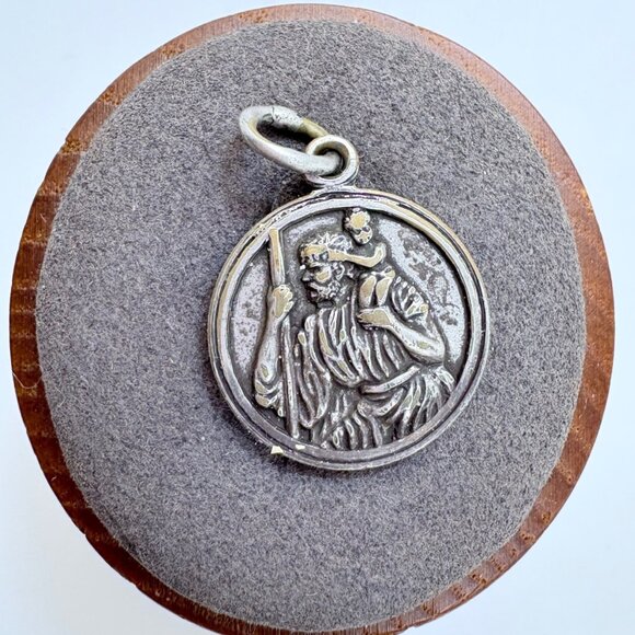 VTG Silver Tone Saint Christopher Circle Pendant Size 1" Length - Picture 1 of 7